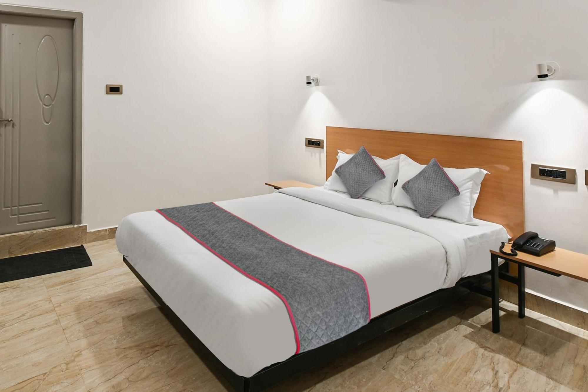 Super Townhouse De Alphabet Karmanghat Hyderabad Exterior photo